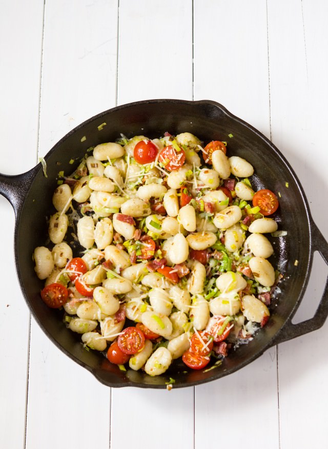 tried and true: pan-toasted gnocchi with bacon, leeks and fresh tomato